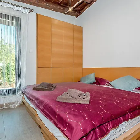 Tatil Evi Cozy In Ivinj With Jacuzzi *