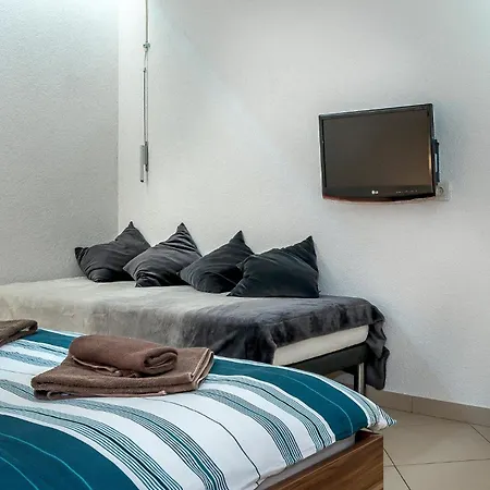 Cozy In Ivinj With Jacuzzi Tatil Evi Sovlje