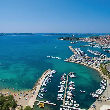 Cozy In Ivinj With Jacuzzi Tatil Evi Sovlje