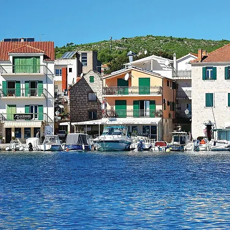 Cozy In Ivinj With Jacuzzi Tatil Evi Sovlje