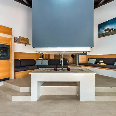 Cozy In Ivinj With Jacuzzi Tatil Evi *
