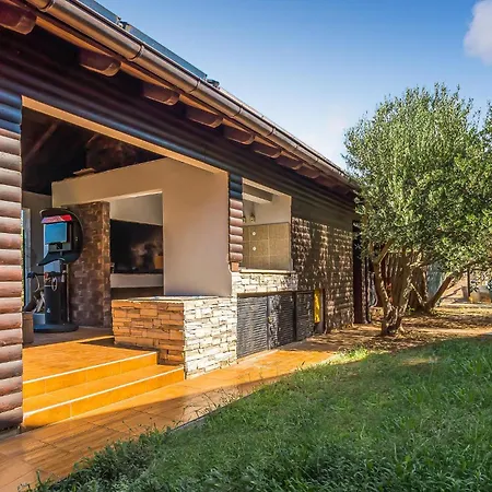 Tatil Evi Cozy In Ivinj With Jacuzzi Sovlje
